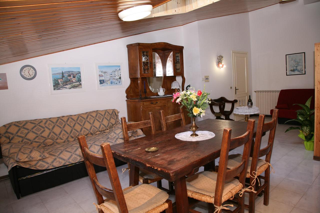 Agriturismo Villa Mozart Nel Verde กุบบีโอ ภายนอก รูปภาพ