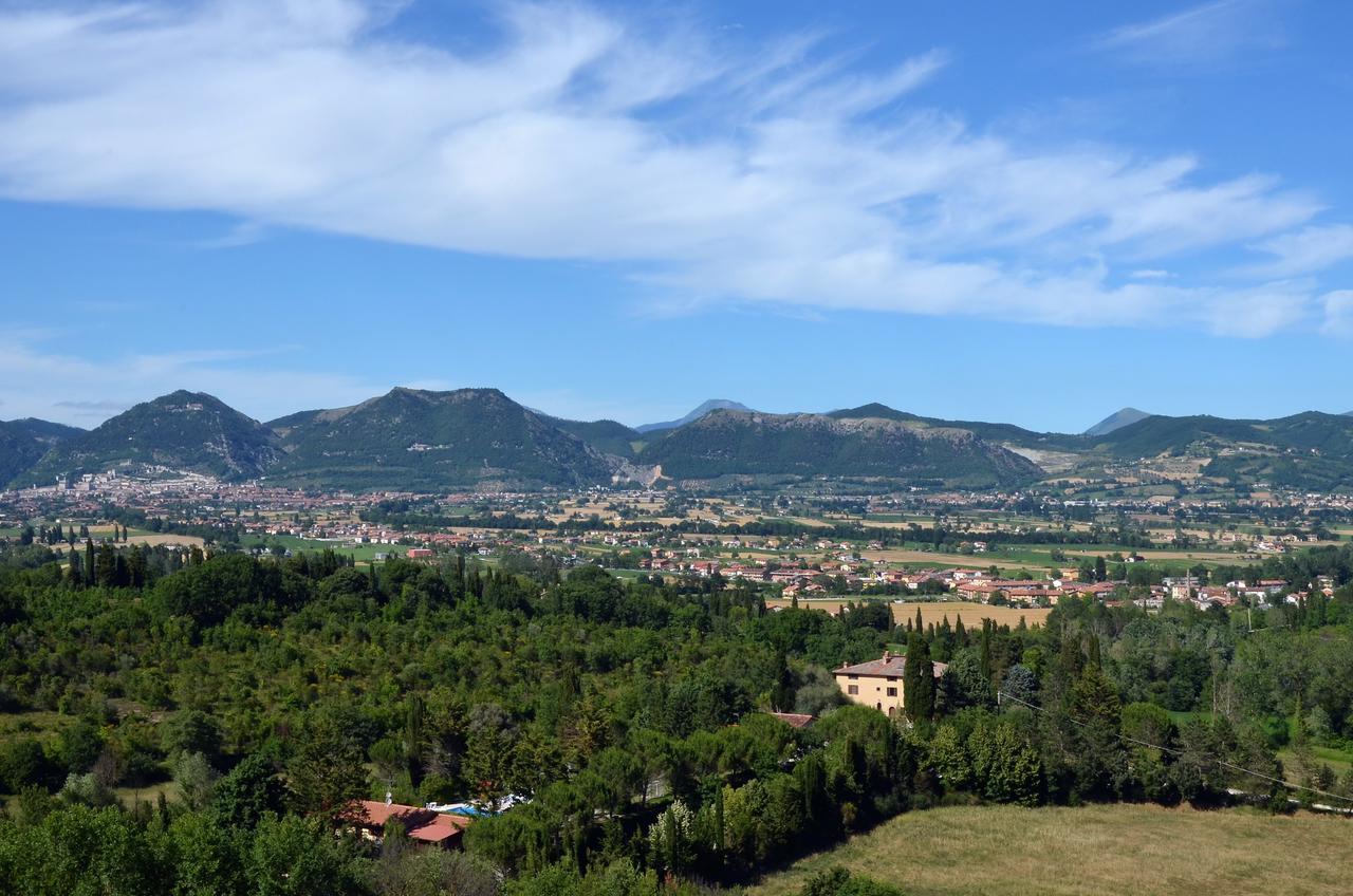 Agriturismo Villa Mozart Nel Verde กุบบีโอ ภายนอก รูปภาพ