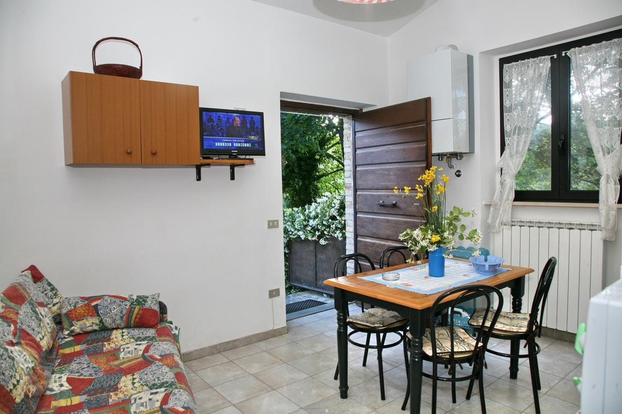 Agriturismo Villa Mozart Nel Verde กุบบีโอ ภายนอก รูปภาพ