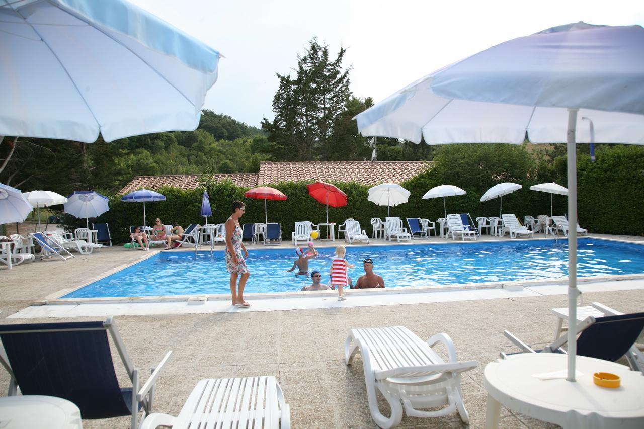 Agriturismo Villa Mozart Nel Verde กุบบีโอ ภายนอก รูปภาพ