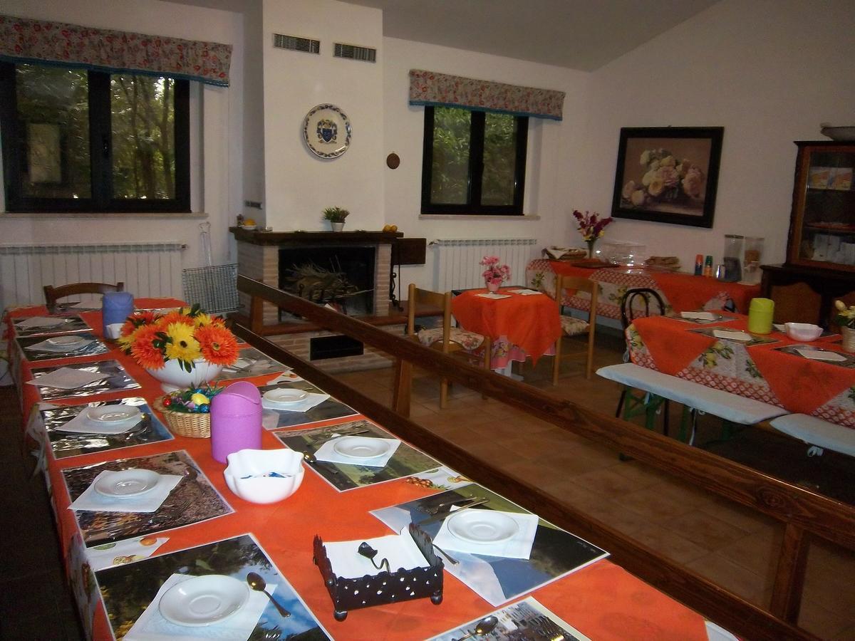Agriturismo Villa Mozart Nel Verde กุบบีโอ ภายนอก รูปภาพ
