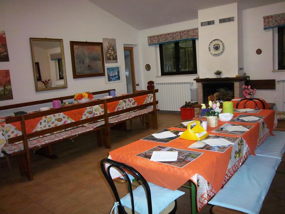 Agriturismo Villa Mozart Nel Verde กุบบีโอ ภายนอก รูปภาพ