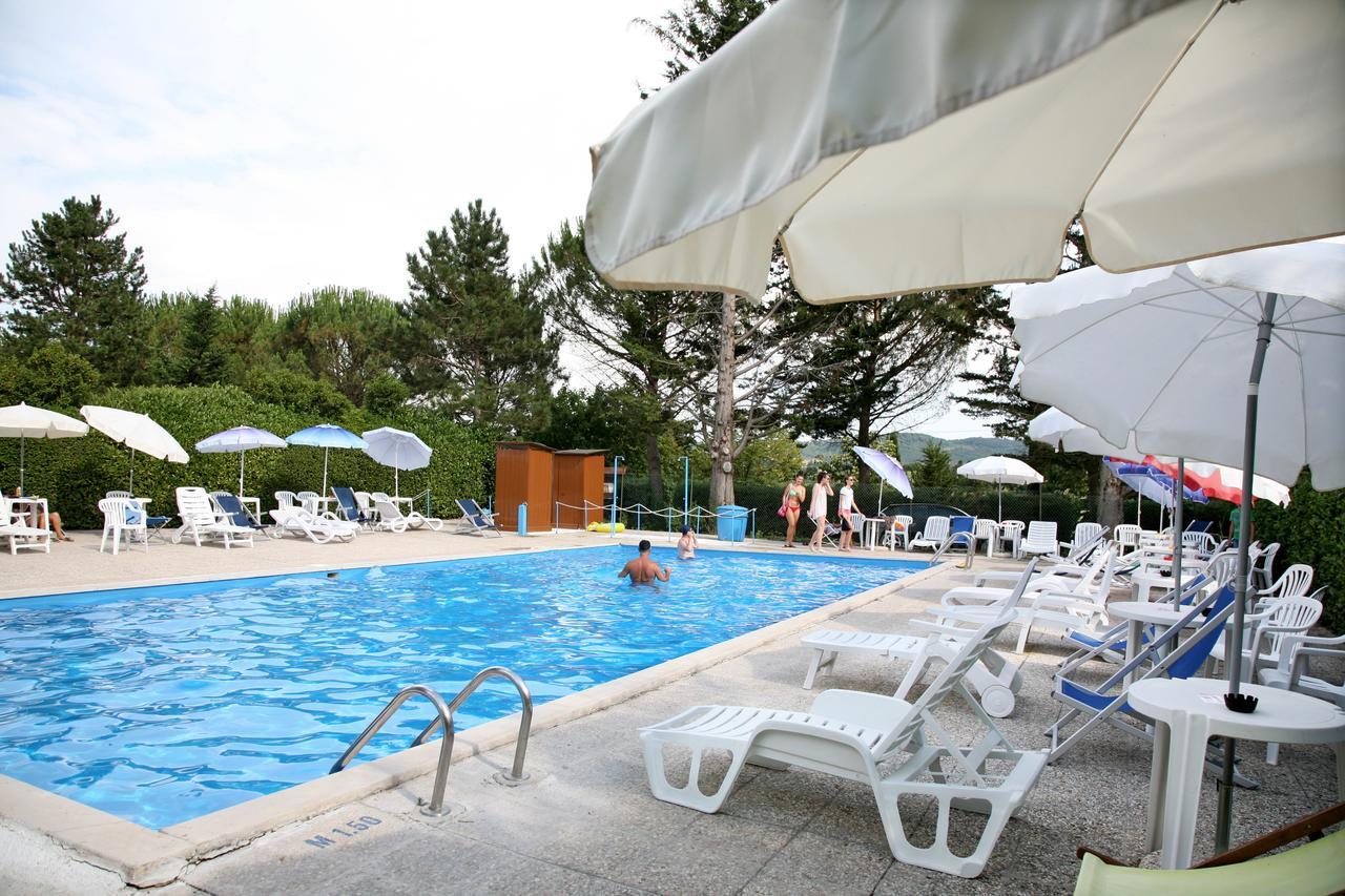 Agriturismo Villa Mozart Nel Verde กุบบีโอ ภายนอก รูปภาพ
