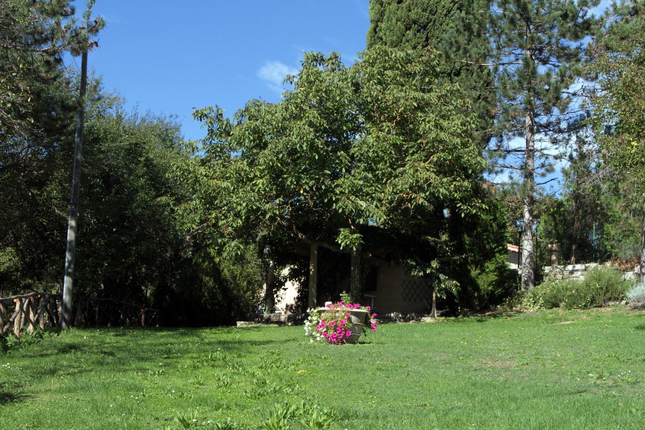 Agriturismo Villa Mozart Nel Verde กุบบีโอ ภายนอก รูปภาพ