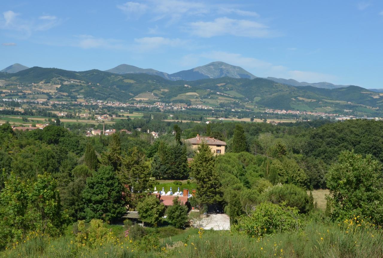 Agriturismo Villa Mozart Nel Verde กุบบีโอ ภายนอก รูปภาพ