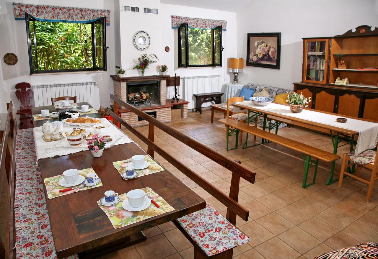 Agriturismo Villa Mozart Nel Verde กุบบีโอ ภายนอก รูปภาพ