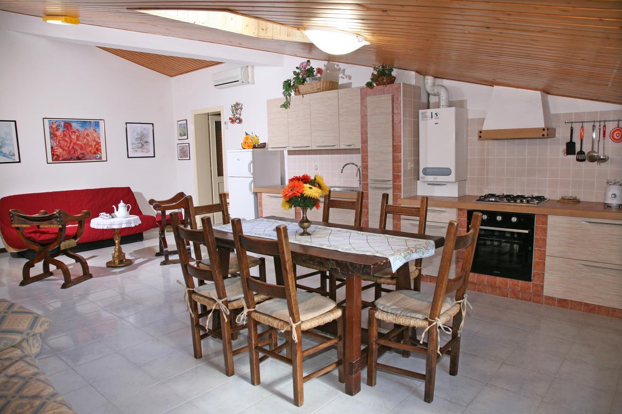 Agriturismo Villa Mozart Nel Verde กุบบีโอ ภายนอก รูปภาพ
